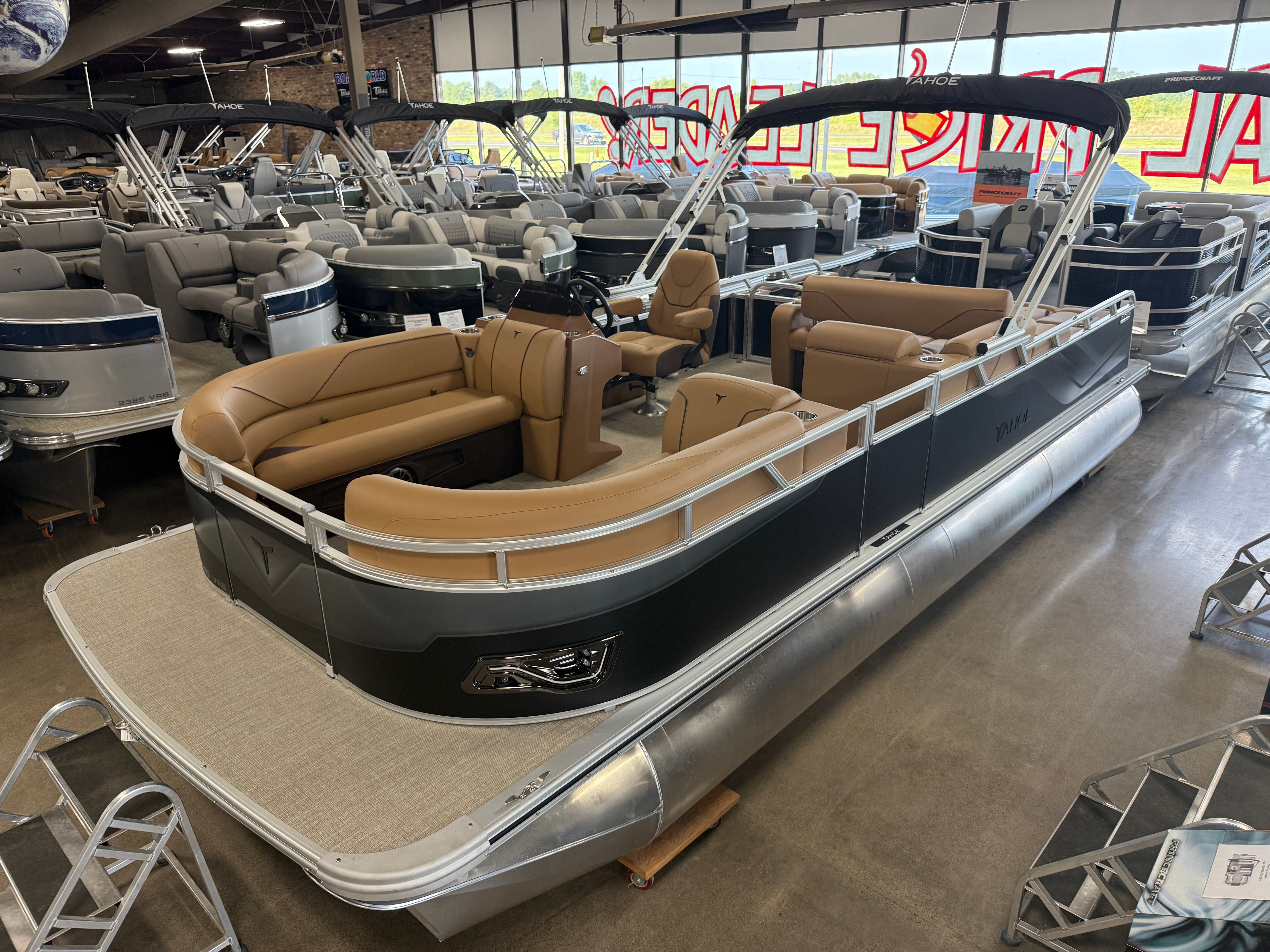 2025 Tahoe Sport 2385 Swingback (VRB) & Honda 4-Stroke EFI