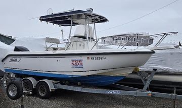2001 Boston Whaler 210 Outrage