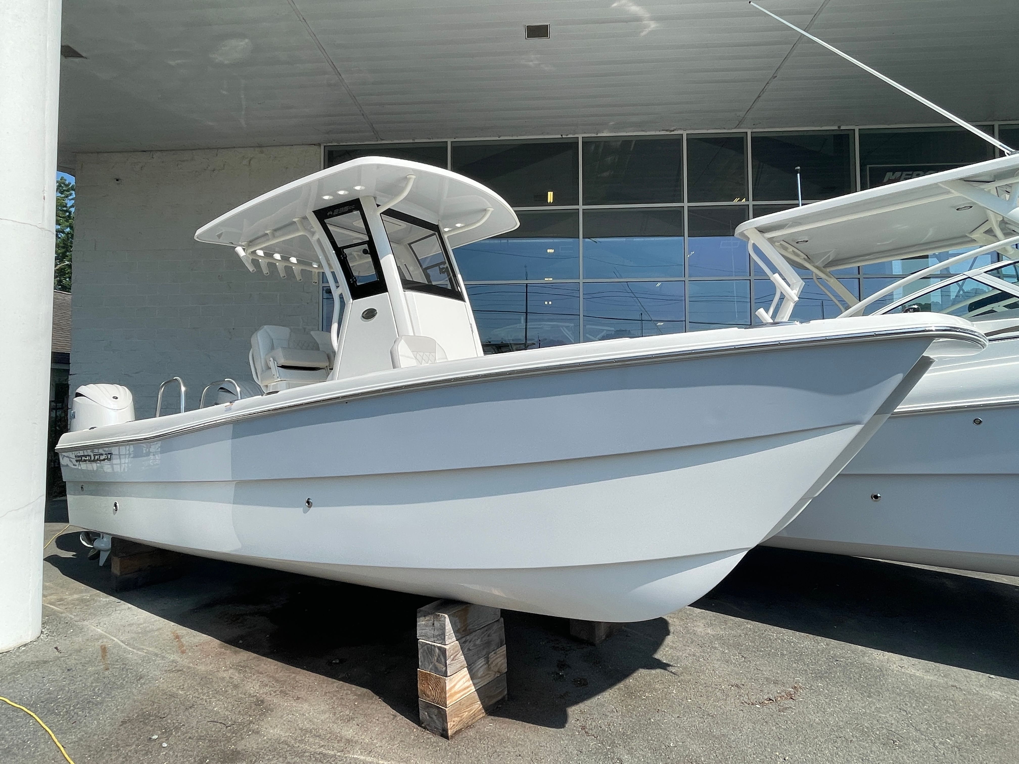 World Cat 235 CC 2025 WORLD CAT 235 CC - Image 1