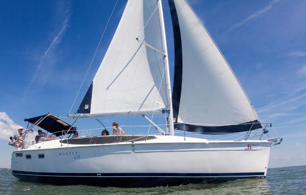 17' hunter sailboat