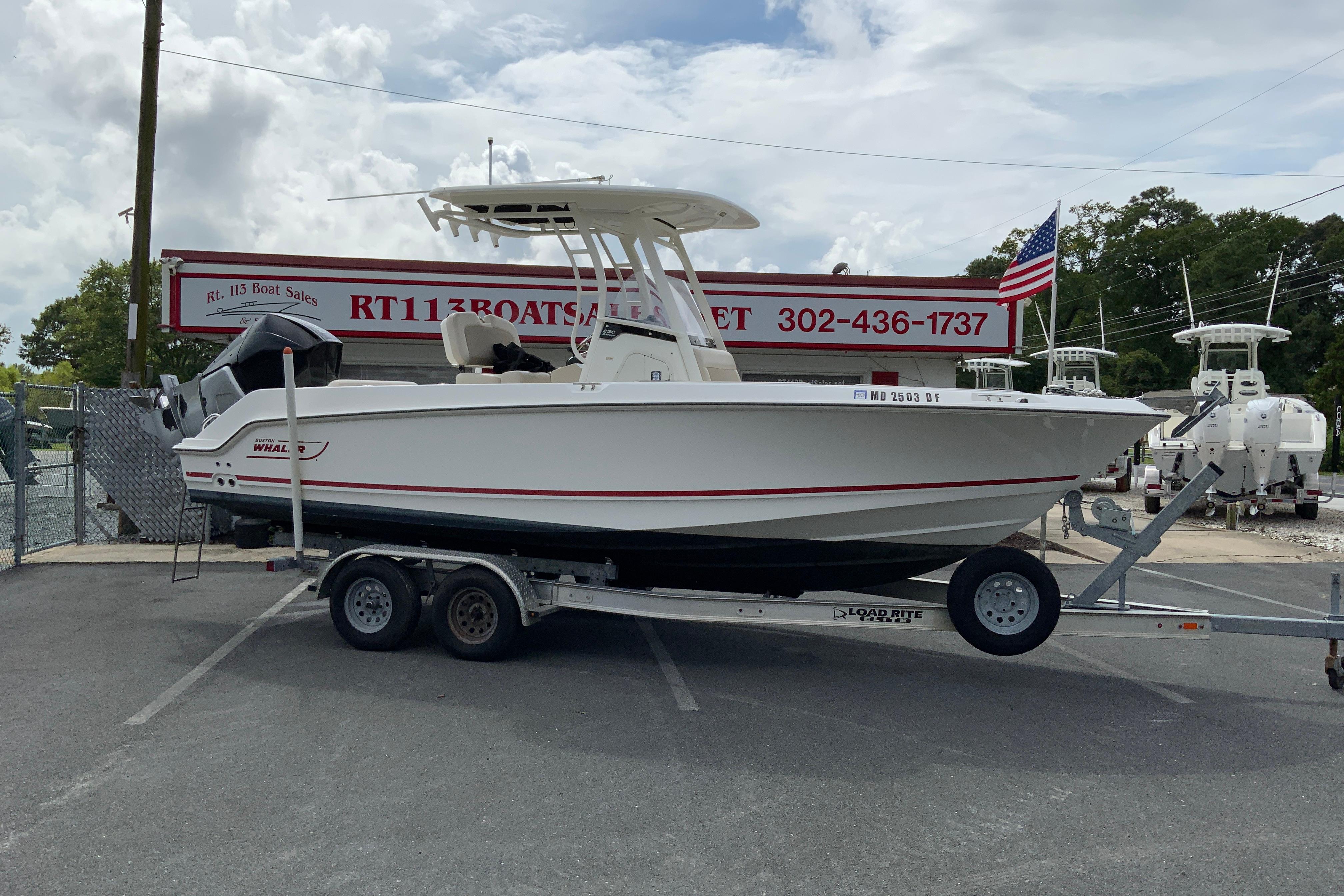 2019 Boston Whaler 230 Outrage