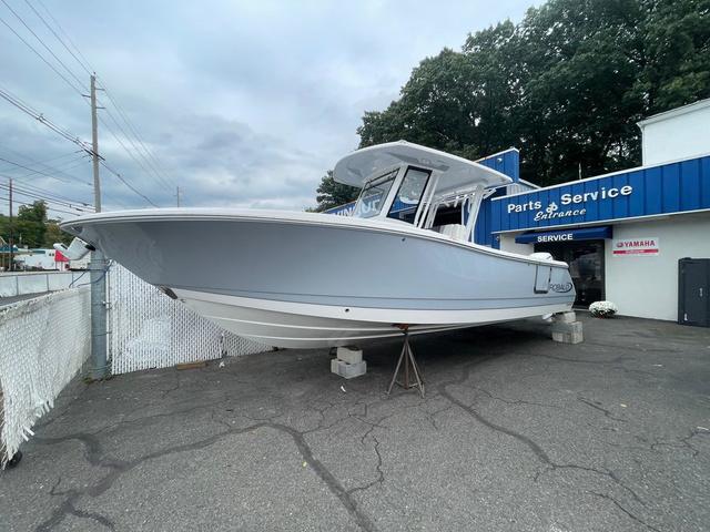 2025 Robalo R270 Center Console