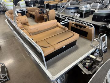 2025 Tahoe Sport 2385 Swingback (VRB) & Honda 4-Stroke EFI