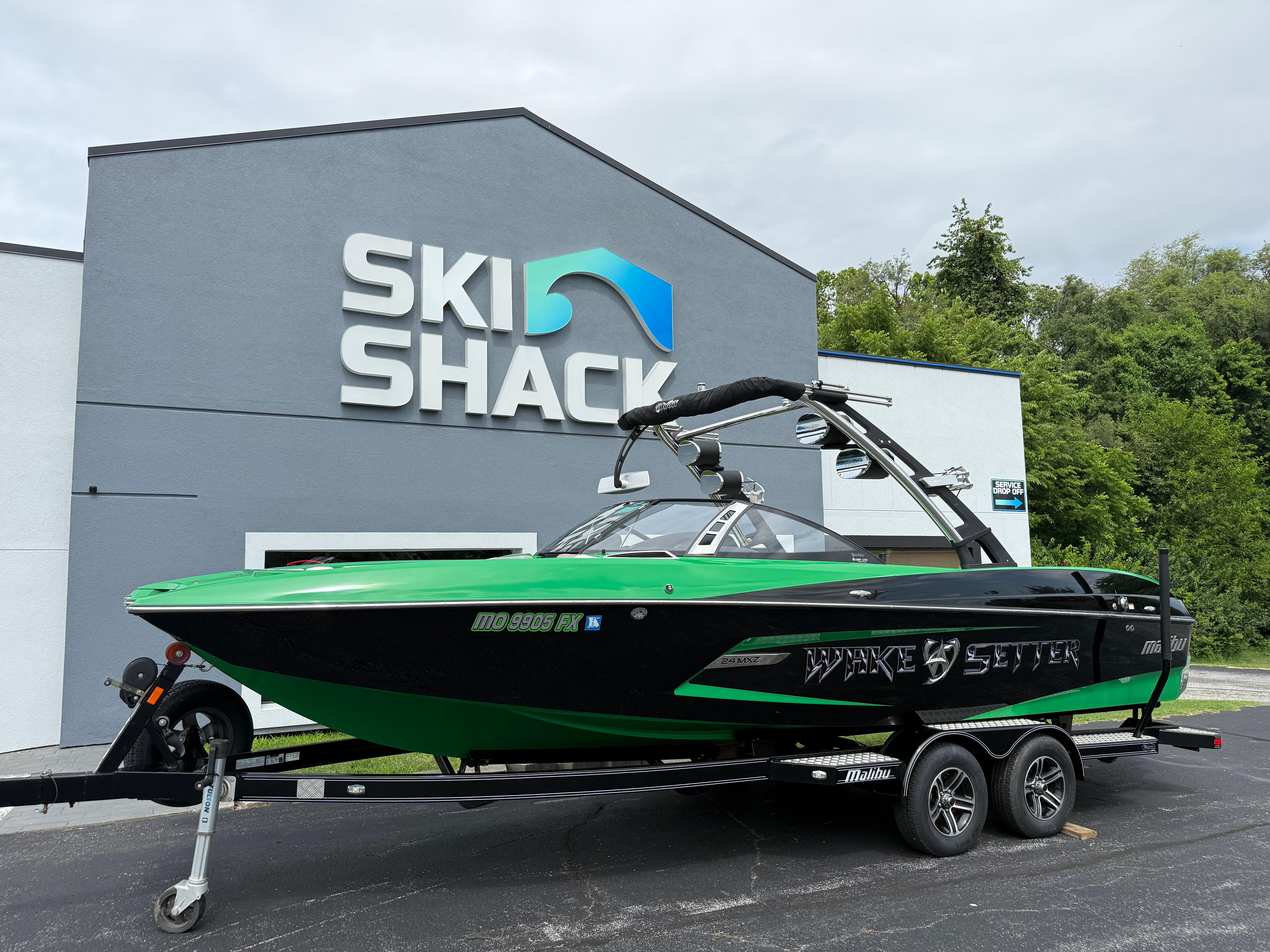 Malibu Wakesetter 24 MXZ 2013 Malibu Wakesetter 24 MXZ boat in front of Ski Shack building.