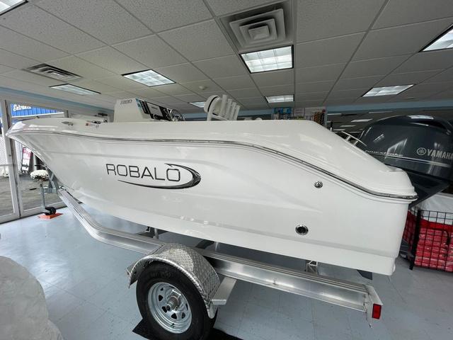 Robalo R180 Center Console
