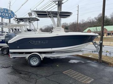 2025 Robalo R180 Center Console