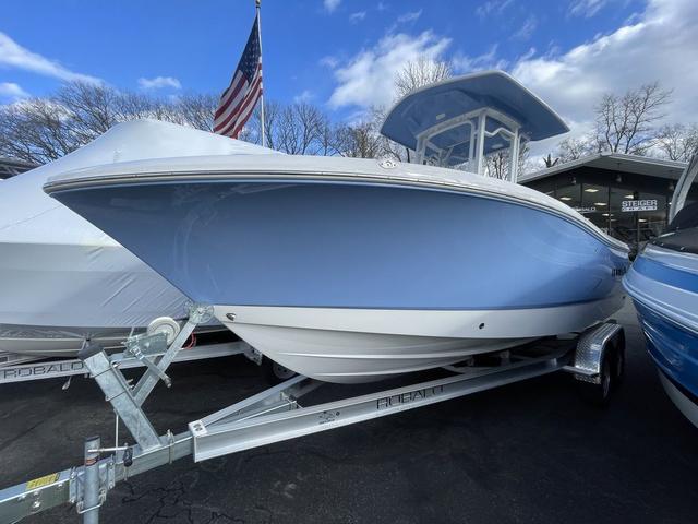 2025 Robalo R230 Center Console
