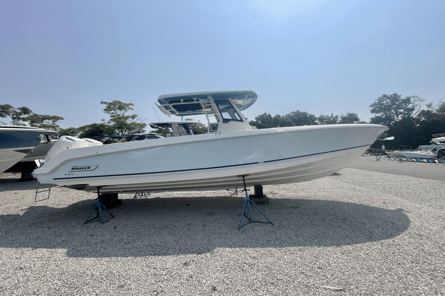 2025 Boston Whaler 330 Outrage