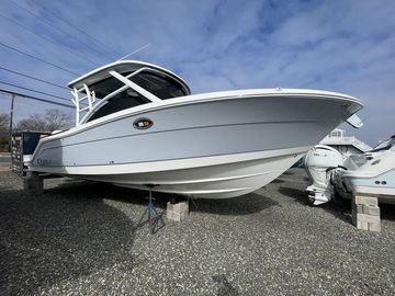 2025 Robalo R317 Dual Console