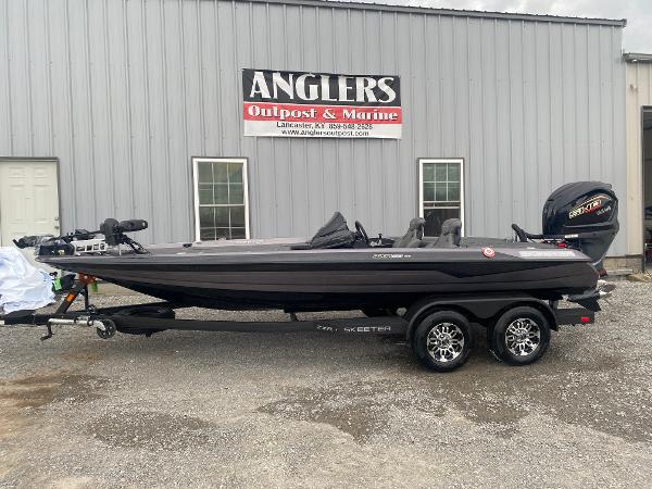Skeeter ZXR 21 SE 2025 Skeeter ZXR 21 SE boat at Anglers Outpost & Marine dealership.