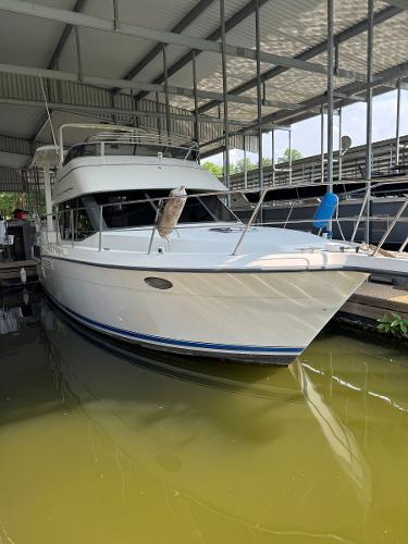 1994 Carver 350 Aft Cabin