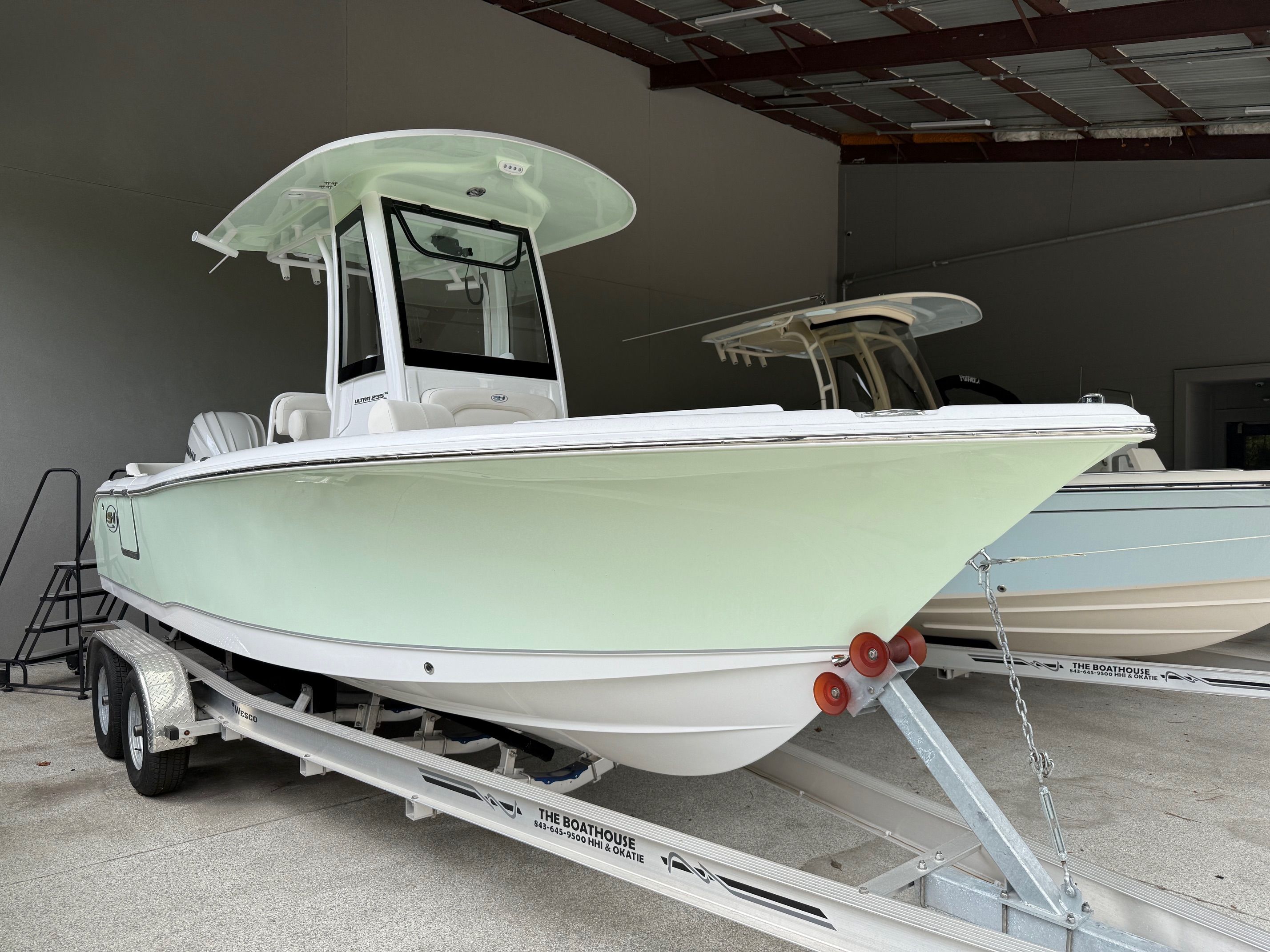 Sea Hunt Ultra 235 SE