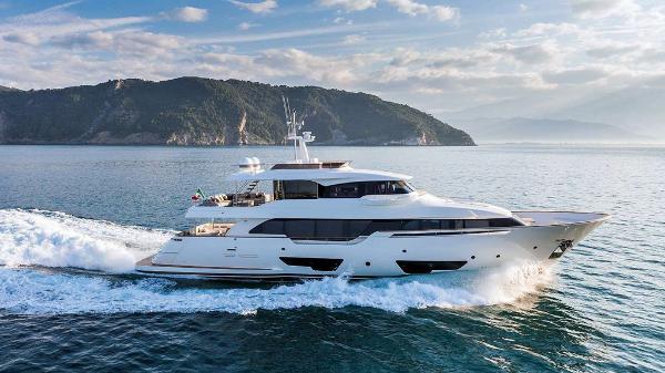 2016 Custom Line Navetta 28
