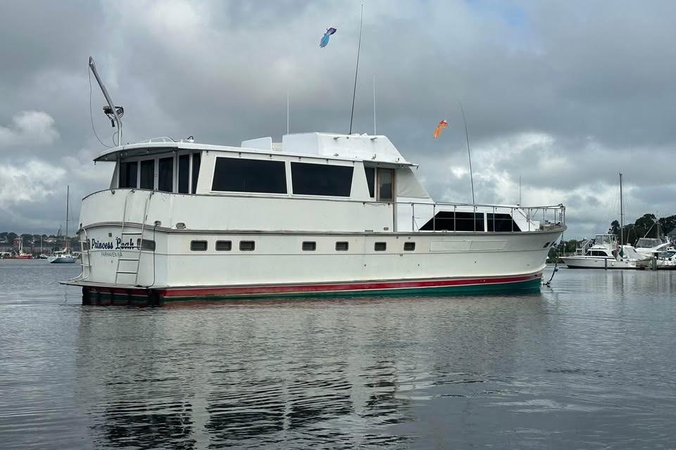 1975 Pacemaker 62 Motor Yacht