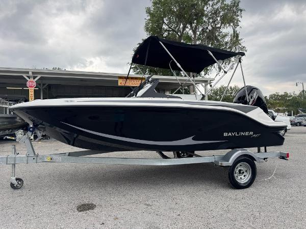 2025 Bayliner Element M17