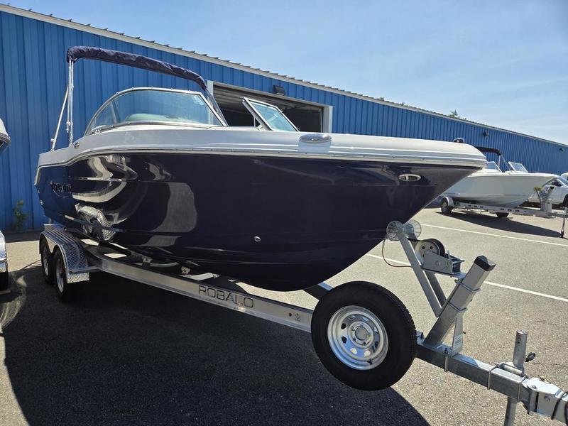 2025 Robalo R207