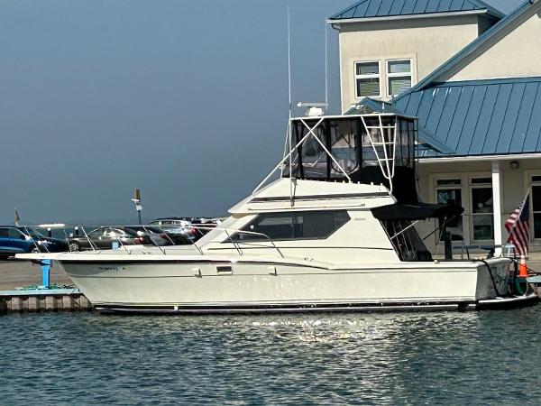 1988 Hatteras 38 Convertible