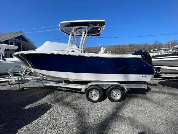 Robalo R230 Center Console 2022 Used Boat for Sale in Kingston