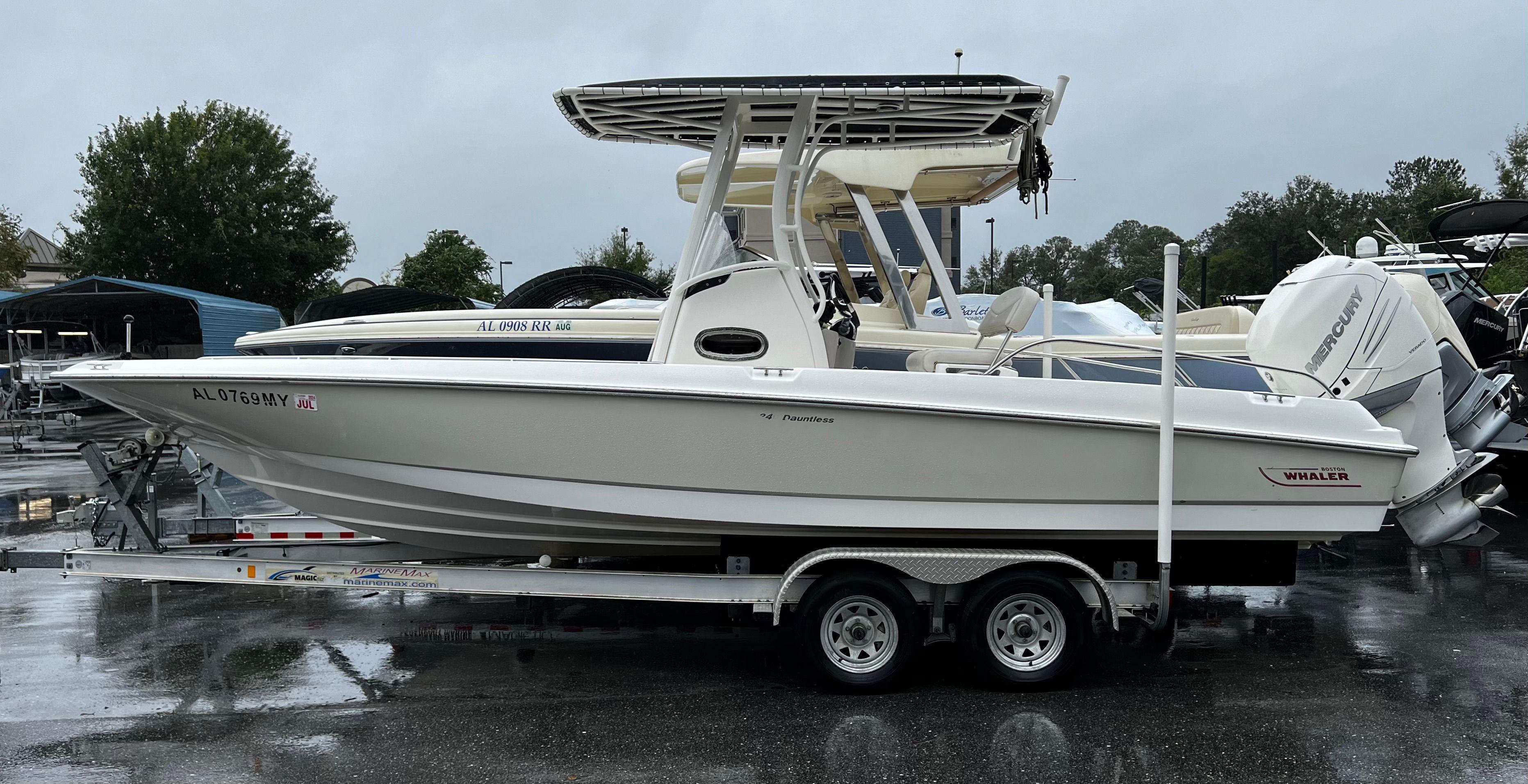 2017 Boston Whaler 240 Dauntless
