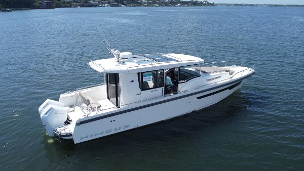 Nimbus Commuter 11 #086 Nimbus Commuter 11 #086, 2025 model, cruising on a calm lake.