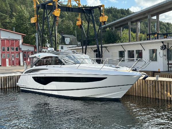 2024 Princess V40