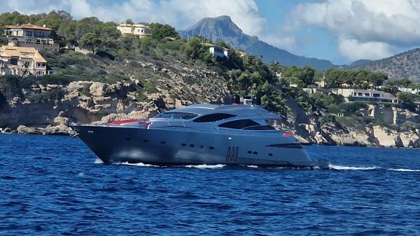 Pershing 90