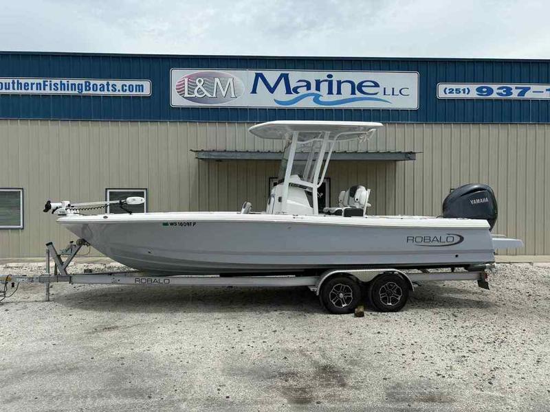 2024 Robalo 246 Cayman