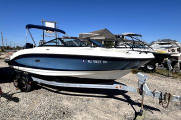 2021 Sea Ray SPX 210 Outboard