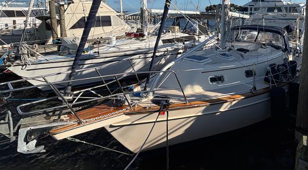 1998 Island Packet 320