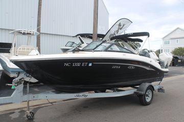 2021 Sea Ray SPX 190 Outboard