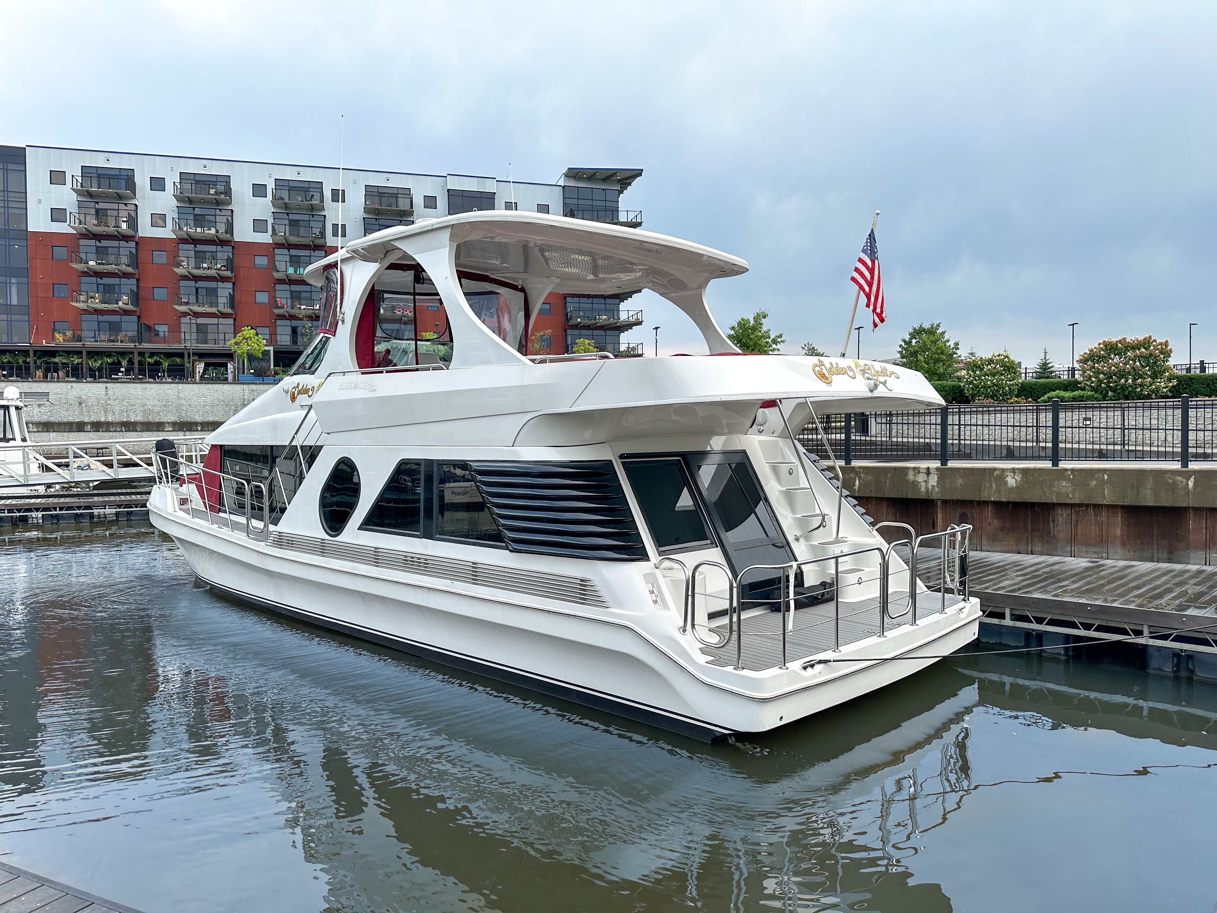 2012 Bluewater 5200 Custom Series Yacht