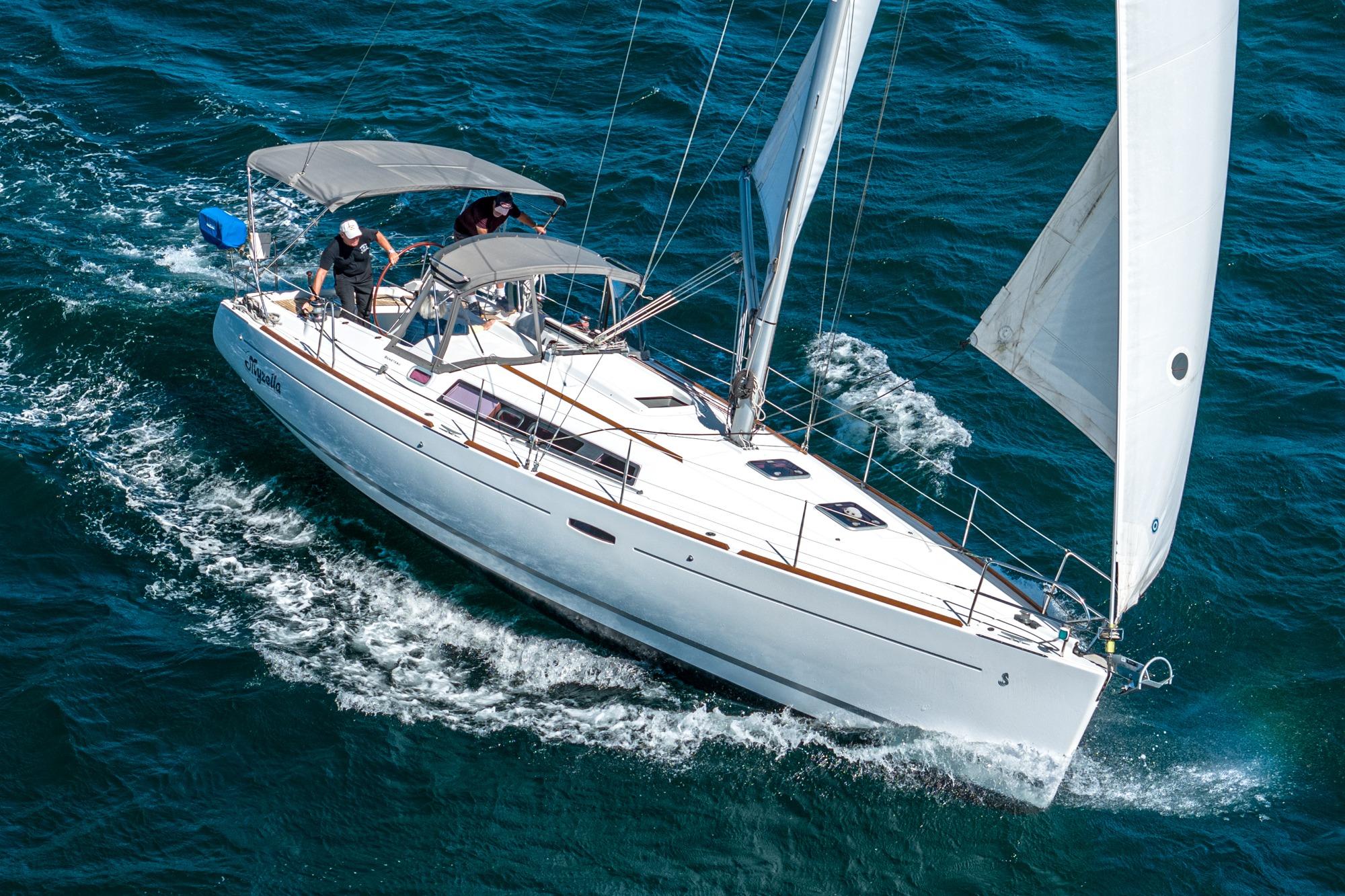 2011 Beneteau Oceanis 37