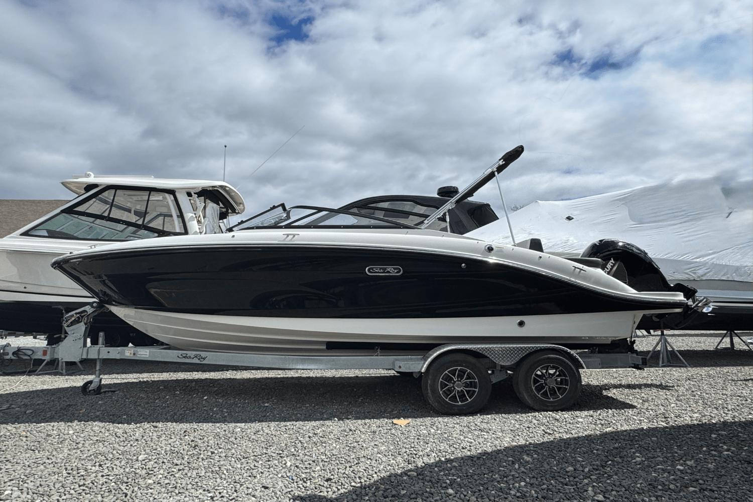 2025 Sea Ray SPX 210 Outboard