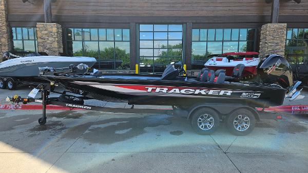 2025 Tracker Savage 215