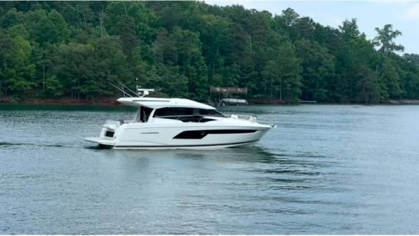 2023 Prestige 520S