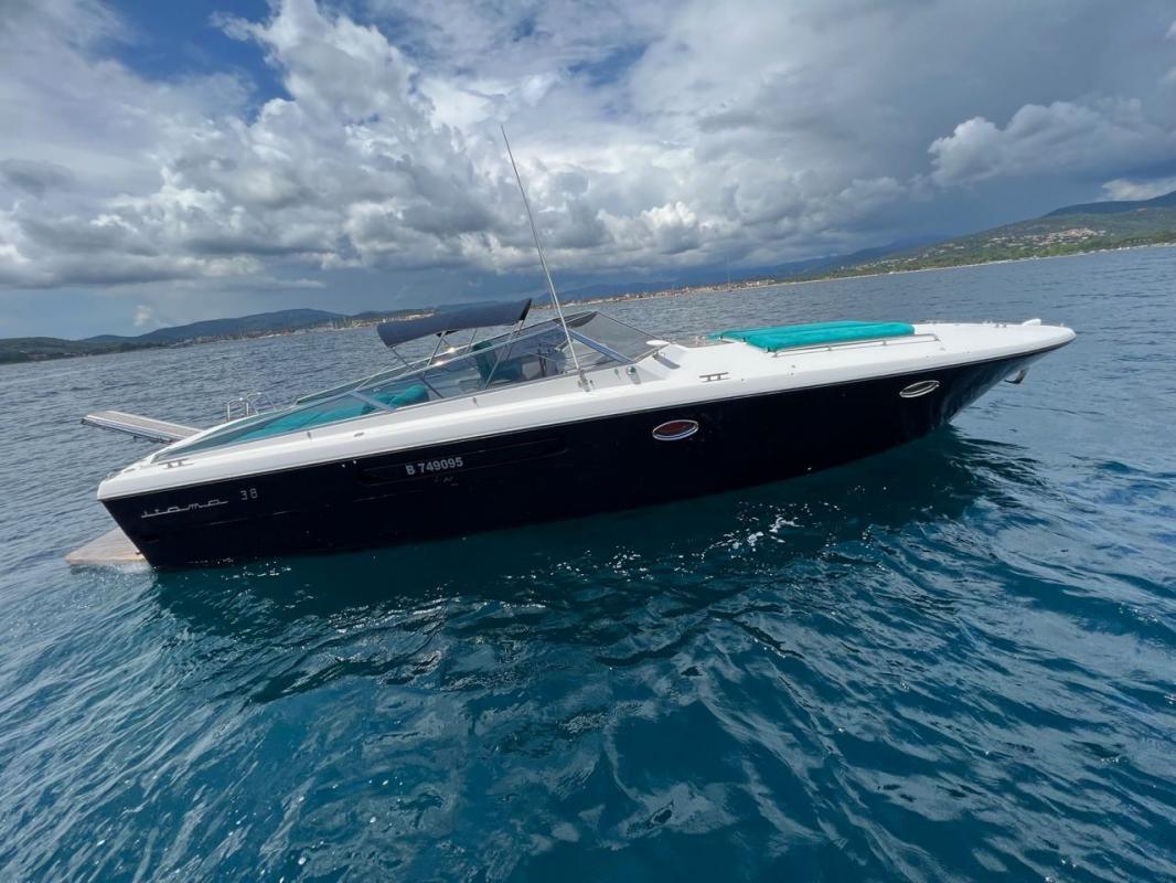 2001 Itama 38