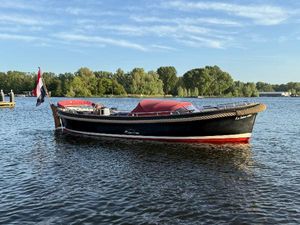 Jan Van Gent 8.20 Jan Van Gent 8.20 boat from 2002 on a serene lake with trees in the background.