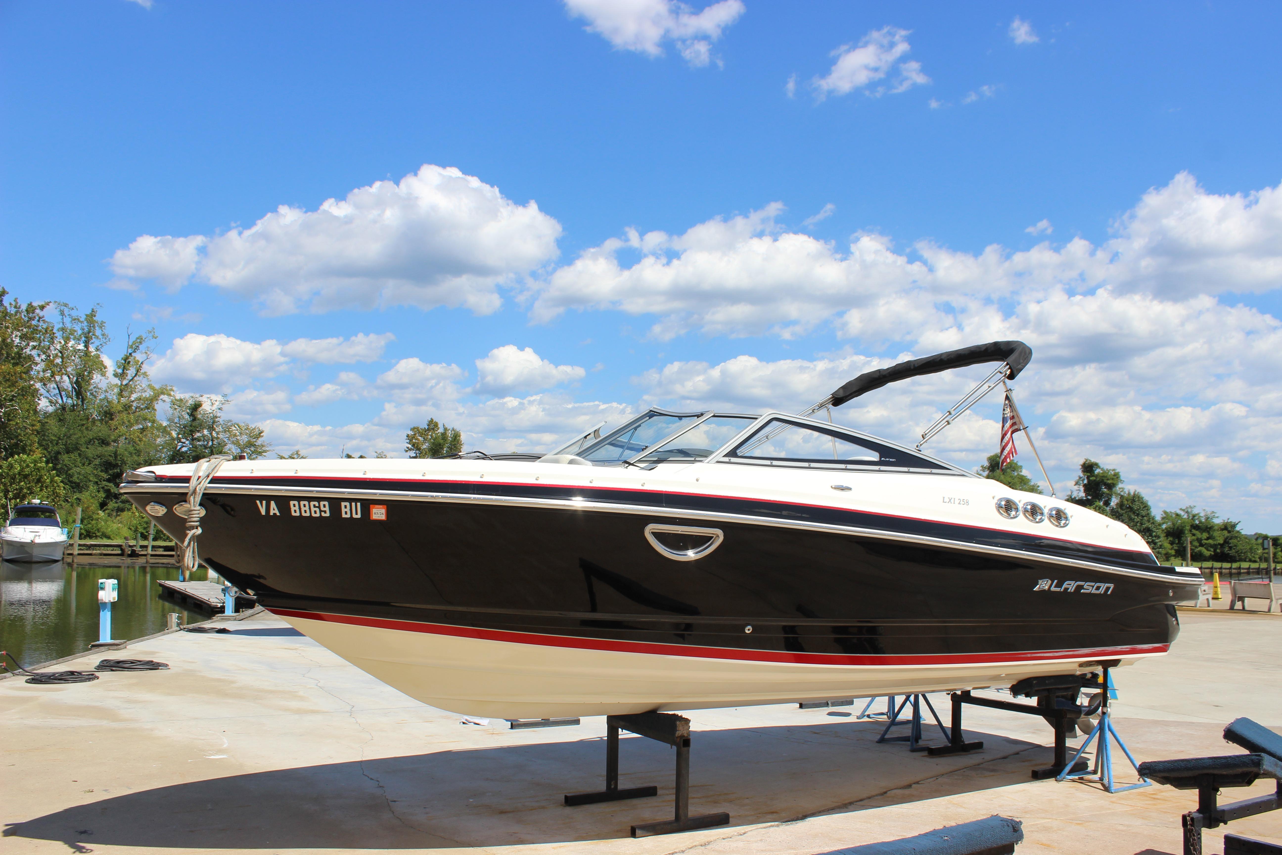 2014 Larson LXi 258 IO
