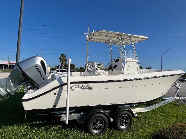 2022 Cobia 237 Center Console