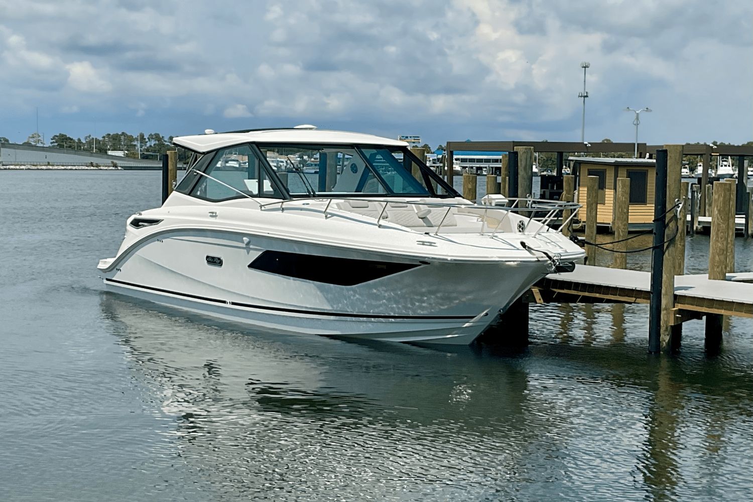 2026 Sea Ray Sundancer 320 Outboard