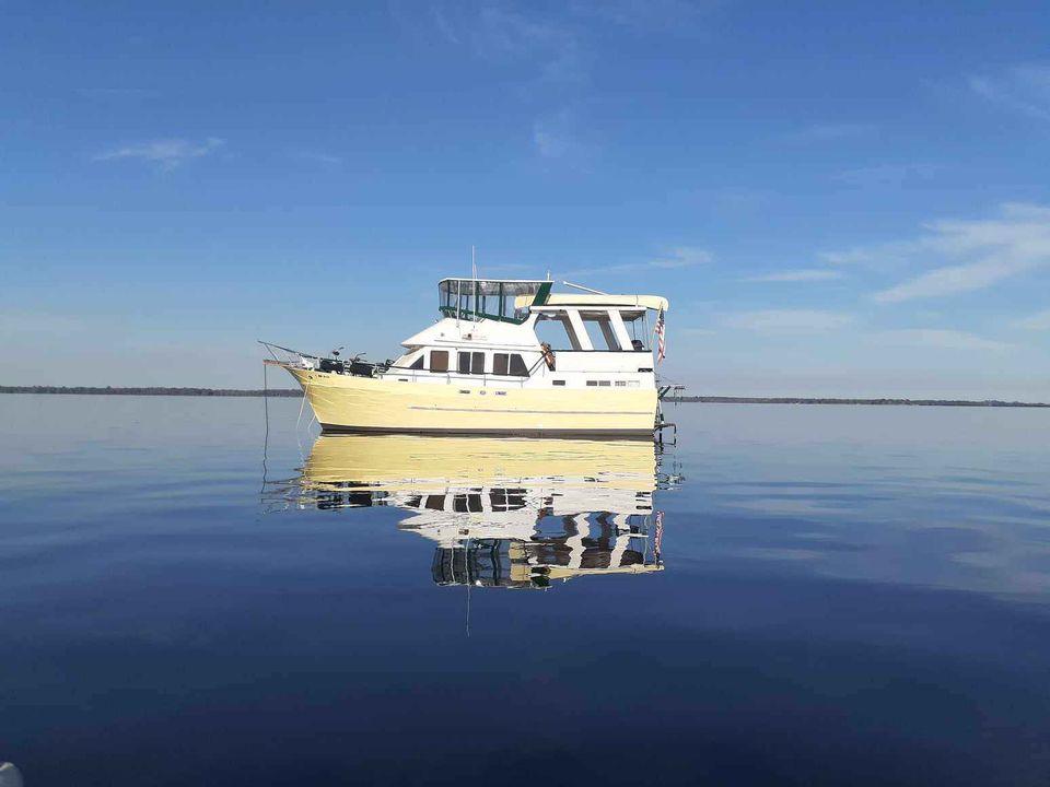 1985 Marine Trader Sundeck 40