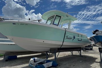 2021 Robalo R272 Center Console