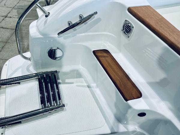 2025 B2 Marine CAP FERRET 652 OPEN