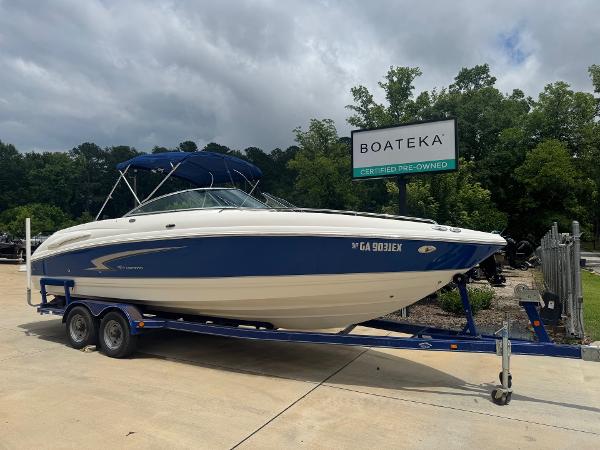 Chaparral 260 SSi 2006 Chaparral 260 SSi boat on trailer at Boateka dealership.