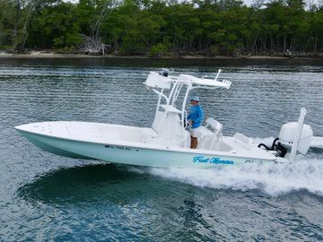 2017 Yellowfin 24 Bay CE