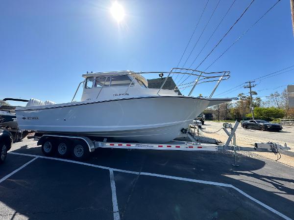 Defiance Admiral 270 EX 2024 Defiance Admiral 270 EX boat on a trailer in a parking lot.