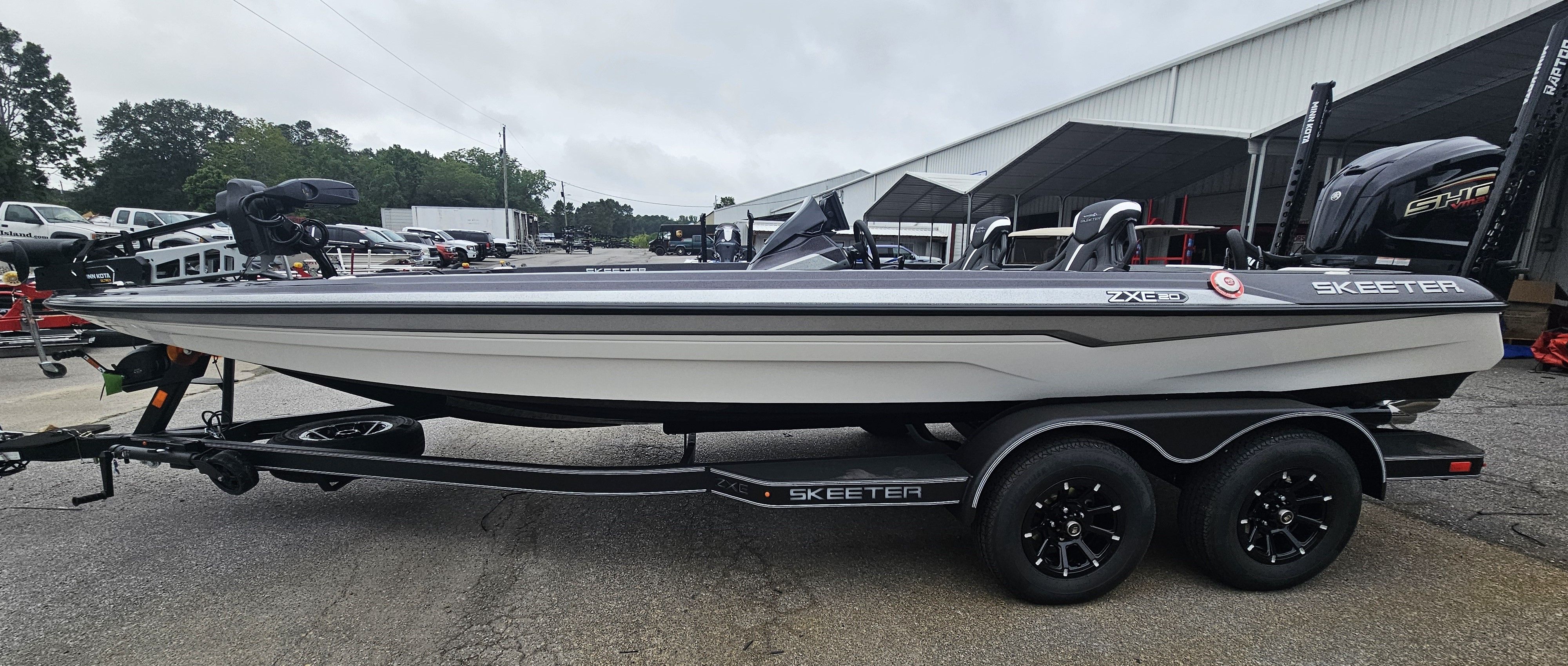Skeeter ZXE20 2026 Skeeter ZXE20 boat on trailer, side view, parked outdoors.