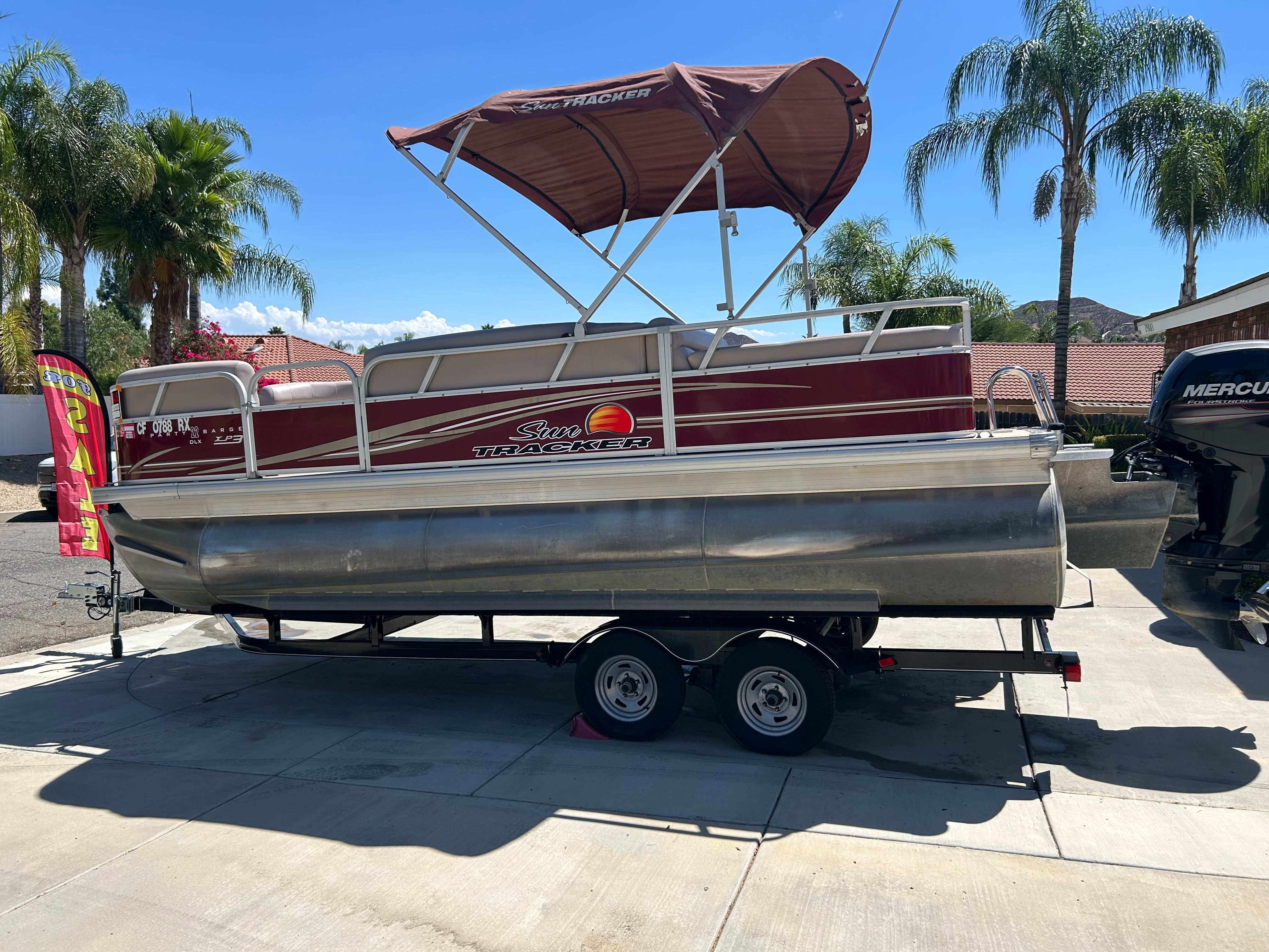 2014 Sun Tracker Party Barge 22 XP3