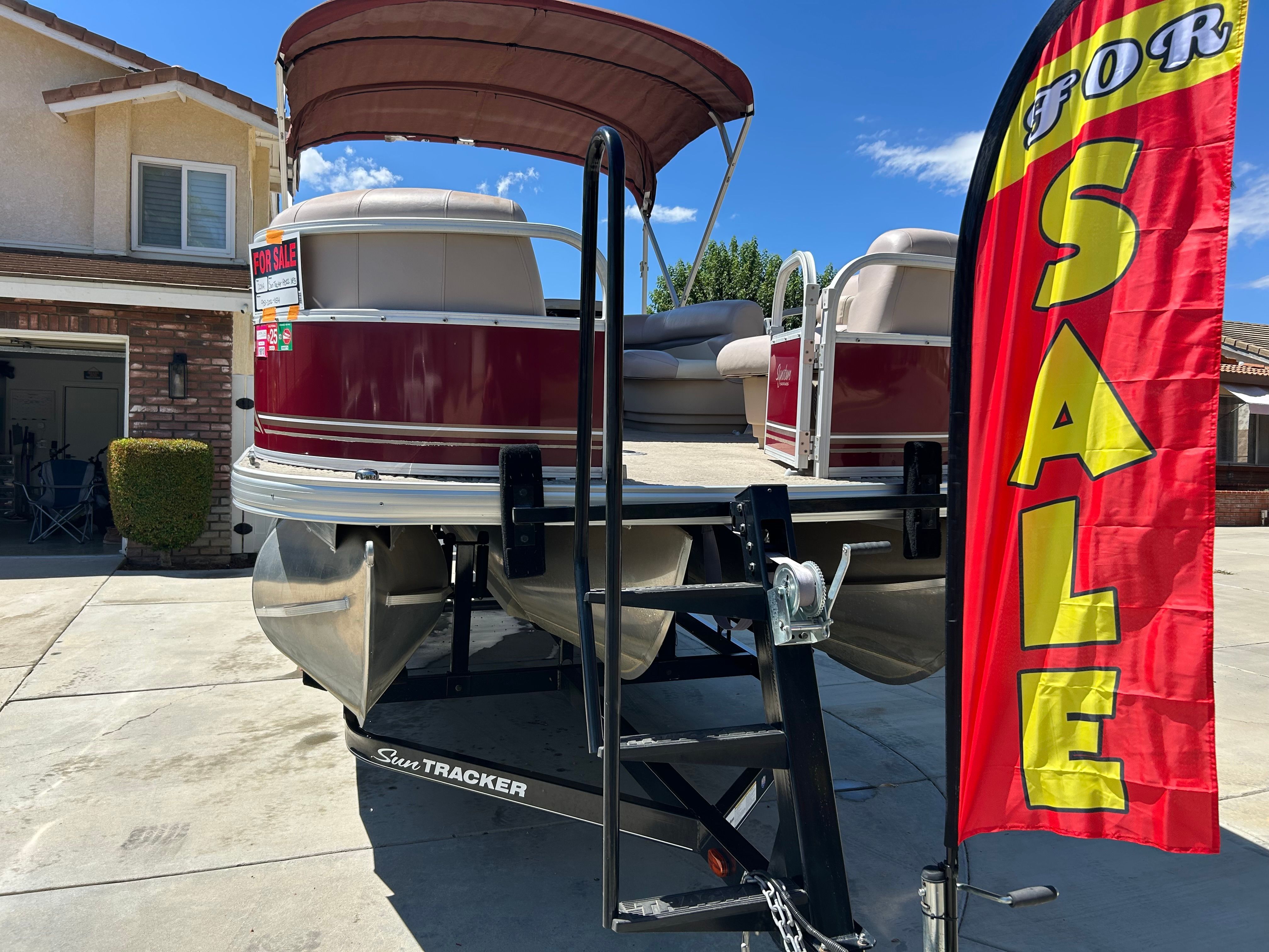 2014 Sun Tracker Party Barge 22 XP3