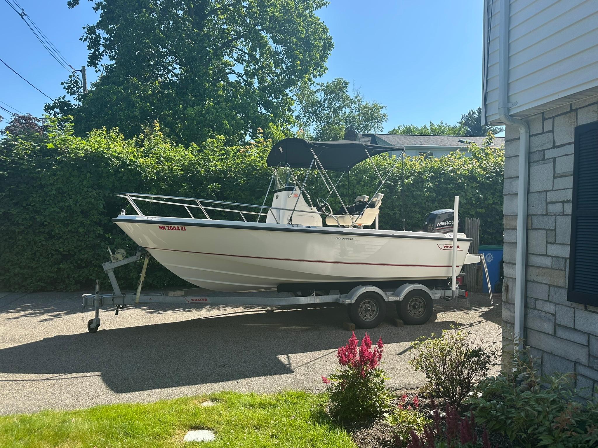 2017 Boston Whaler 190 Outrage